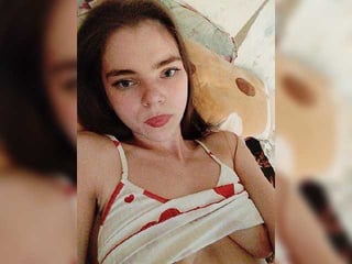 Webcam Belle - terri-and-kyle blonde cam babe in the chatroom offers her holes for banging