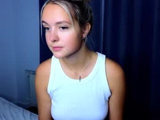 Webcam Belle - beverly_hillls teen cam babe wants to be fucked online as hard as possible