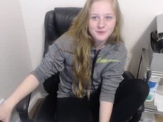 Webcam Belle - southerbunny depraved blonde cam girl presents her pussy drilled