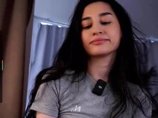 Webcam Belle - goldygrillz horny cam babe - her special appeal is wet little pussy and naked body 