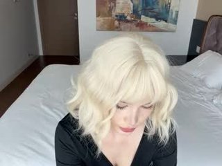 Webcam Belle - xmiaxo naked teen cam babe loves kiss, licked slits and pink clits on a sex cam