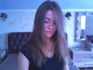 Webcam Belle - mango99 european cam babe rubs her smooth pussy till she cums