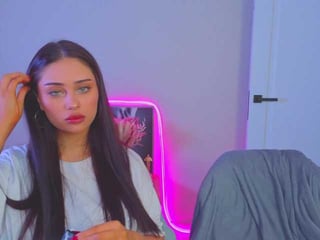 Webcam Belle - lizattt brunette cam babe loves getting her cunt banged online