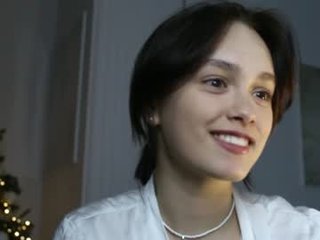 Webcam Belle - evi_woow depraved brunette cam girl presents her pussy sodomized