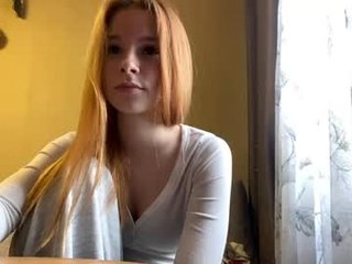 Webcam Belle - vertiegartrell depraved blonde cam girl presents her pussy drilled