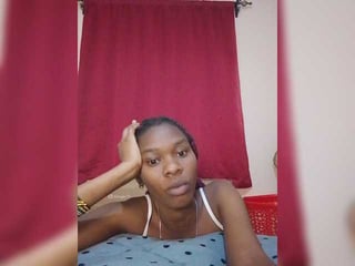 Webcam Belle - zulfal07 ebony cam babe gets her shaved pussy worked over on camera