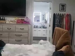 Webcam Belle - lickerlittlelover horny couple adores fucking online