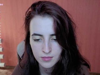 Webcam Belle - valeritiiio cam girl loves her sweet pussy penetrated hard