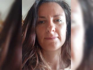 Webcam Belle - erine9900 brunette cam girl with shaved pussy doesn't spare her booty