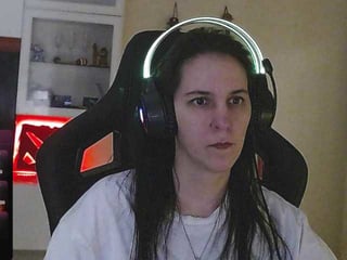 Webcam Belle - irwitomboy cam girl loves her sweet pussy penetrated hard