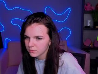 Webcam Belle - mikameovv depraved brunette cam girl presents her pussy sodomized