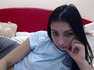 Webcam Belle - katelove23 teen cam girl loves getting her shaved pussy humped online