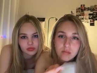 Webcam Belle - lauralexyy sweet lips wrap his cock around and hot mouth starts sucking it