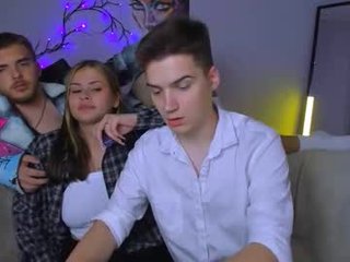 Webcam Belle - ash_raven_ elegant cam girl in a revealing bra online