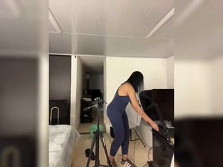 Webcam Belle - victoriabalee spanish cam babe rubs her hairy pussy nice on camera