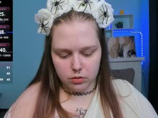 Webcam Belle - crow_diam0nd cam girl showing big tits and big ass