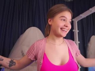 Webcam Belle - i_was_made_for_lovin cam girl showing big tits and big ass