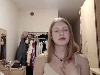 Webcam Belle - miamooon05 cute teen cam babe loves XXX cam action with her perfect ass