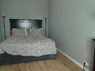 Webcam Belle - carollynex1 cam girl with big tits gets her tight pussy stretched out hard