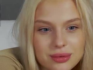 Webcam Belle - aliserosee cam girl showing big tits and big ass