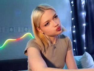 Webcam Belle - suzannabarmes nude cam bitch enjoys hard live sex on camera