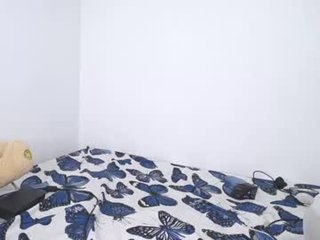 Webcam Belle - sweet_laraaa cam girl with hairy pussy