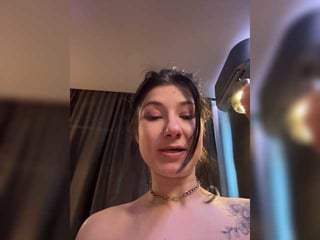 Webcam Belle - lustygasm cam girl loves her sweet pussy penetrated hard