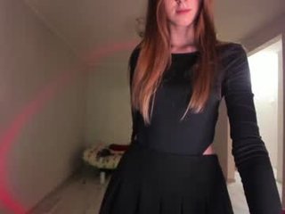 Webcam Belle - golden_bag cam babe with small tits wants massages backs before sucking cock in the chatroom