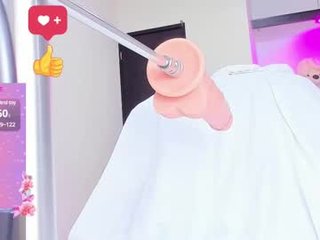 Webcam Belle - valery_kiim2 big tits cam girl fucking in the chatroom online