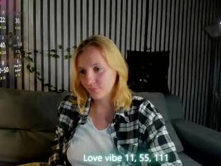 Webcam Belle - me1issa_bell blonde cam girl with big boobs teaching how to have sex