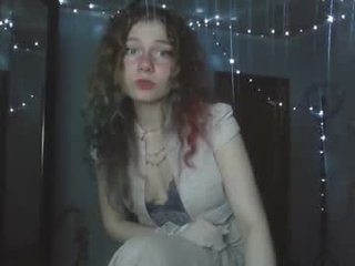 Webcam Belle - lanshan_classy slim cam babe is glad to offer her cunt for dirty live sex