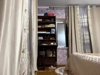 Webcam Belle - jolandabannon nude cam bitch enjoys hard live sex on camera