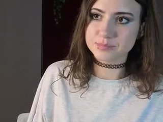 Webcam Belle - cute_sun_lovers naked cute cam babe in the chatroom wants a holiday fucking