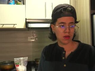 Webcam Belle - kishiranma spanish cam babe rubs her hairy pussy nice on camera