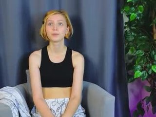 Webcam Belle - annamarieminucci cam babe enjoys the best massage in her life