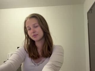 Webcam Belle - gwendolynnn cam girl gets her ass hard fucked by her partner