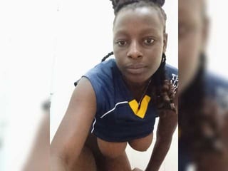 Webcam Belle - paula006 ebony cam babe gets her shaved pussy worked over on camera