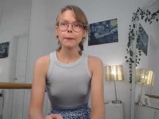 Webcam Belle - mira_marni big tits nude cam babe enjoys hard fucking
