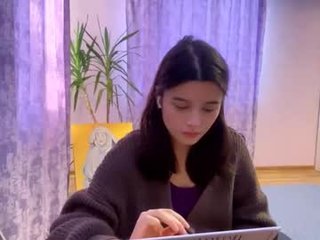 Webcam Belle - shontagrabowski cam girl in beautiful lingerie girl shows off her pussy on camera