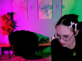 Webcam Belle - mona_cloud cam babe with small tits wants dirty live sex