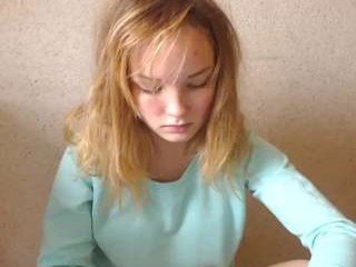 Webcam Belle - little_umaru european cam babe loves defile ends with cum on her tits