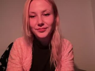 Webcam Belle - hellyriddle depraved blonde cam girl presents her pussy drilled
