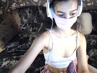 Webcam Belle - xxassh cam girl loves her sweet pussy penetrated hard