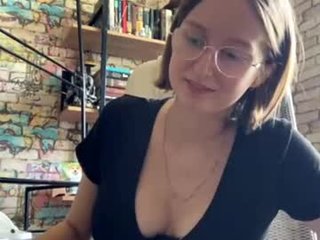 Webcam Belle - earleneaxley big tits pregnant cam girl opens pink pussy