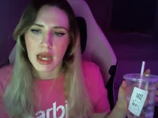 Webcam Belle - fluxsux cam babe with small tits wants dirty live sex