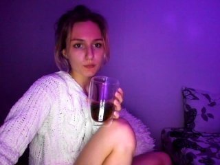 Webcam Belle - enlivenluv small tits cam girl loves rubs her shaved piss-hole on camera