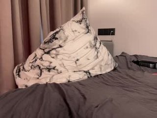 Webcam Belle - lxsundolyxl_ cam babe with small tits wants dirty live sex