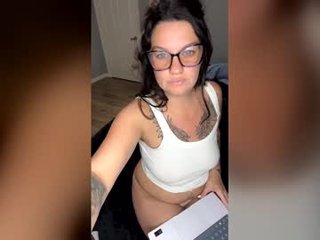 Webcam Belle - sluttycouple840 live sex in private chat with cam milf