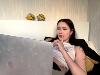 Webcam Belle - misskisssy brunette cam babe presents kiss show online