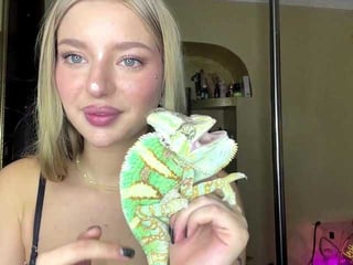 Webcam Belle - alethearushforth european cam babe rubs her smooth pussy till she cums